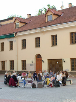 Sutarti. suderėti. Bitės dobilėlio sutartinės