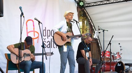 Justinas Žilinskas su draugais kviečia drauge palydėti vasarą 
