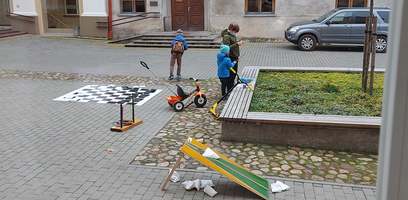 Biblioteka pasipildė žaidimais iš antrinių žaliavų