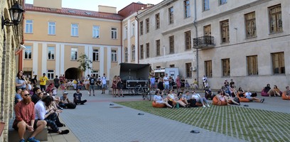 Gatvės muzikos diena grįžta į bibliotekos kiemą