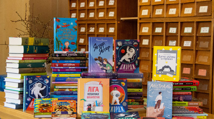 100 knygų ukrainiečių kalba į biblioteką atkeliavo iš Lvivo