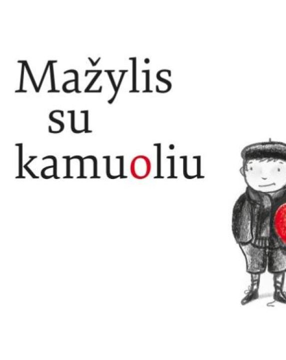 Mažylis su kamuoliu