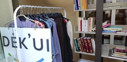 Bibliotekos kieme – DĖK'ui kabykla