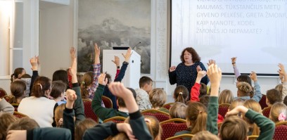 Bibliotekoje svečiavosi rašytoja Neringa Vaitkutė