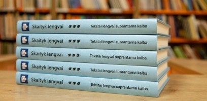 Pasirodė popierinis knygos „Skaityk lengvai: tekstai lengvai suprantama kalba“ leidimas