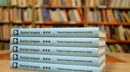 Pasirodė popierinis knygos „Skaityk lengvai: tekstai lengvai suprantama kalba“ leidimas