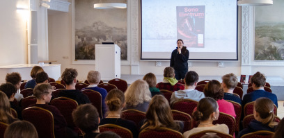 Bibliotekoje viešėjo rašytoja fantastė Justina Kapeckaitė