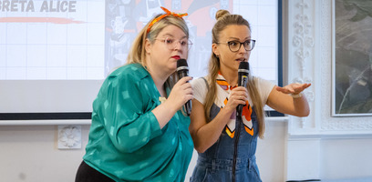 Bibliotekoje vyko nuotaikingas susitikimas su knygos „Po šimts pypkių, seneli!“ autorėmis