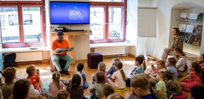 Bibliotekoje vaikams skaitė Rafailas Karpis